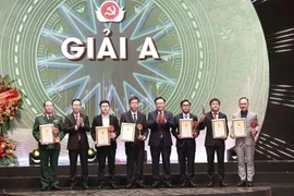 Lễ trao Giải Báo chí Búa Liềm Vàng” lần thứ 7-năm 2022 diễn ra tại Hà Nội tối 3/2/2023. (Ảnh: Doãn Tấn/TTXVN)
