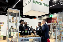 Nhiều khách hàng quốc tế quan tâm đến các sản phẩm hữu cơ của Việt Nam tại Biofach 2024. (Ảnh: Phương Hoa/TTXVN)