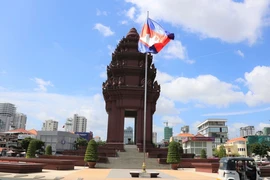 Đài Độc lập ở trung tâm Thủ đô Phnom Penh (Campuchia) sáng 5/8/2023, thời điểm công bố kết quả chính thức cuộc bầu của Quốc hội Campuchia khóa VII. (Ảnh: Hoàng Minh/TTXVN)