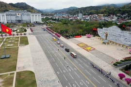 Đoàn xe đưa thanh niên trúng tuyển nghĩa vụ Quân sự và Công an Nhân dân năm 2024 của thành phố Sơn La lên đường nhập ngũ, sáng 27/2/2024. (Ảnh: Quang Quyết/TTXVN)