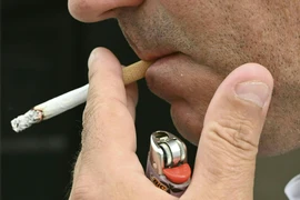 Hút thuốc vẫn là một trong những nguyên nhân gây tử vong hàng đầu ở Mỹ. (Ảnh: AFP/TTXVN)