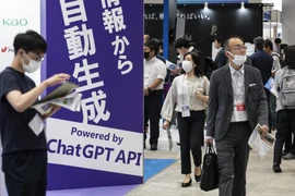 Biển quảng cáo ứng dụng ChatGPT tại triển lãm công nghệ Trí tuệ Nhân tạo ở Tokyo (Nhật Bản) hồi tháng Năm năm ngoái. (Ảnh: AFP/TTXVN)