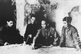 Tổng Quân ủy, Bộ Tổng Tư lệnh họp bàn kế hoạch tác chiến Đông Xuân 1953-1954. (Ảnh: TTXVN)