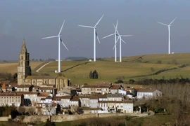 Trang trại điện gió ở gần Toulouse (Pháp). (Ảnh: AFP/TTXVN(
