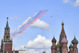 Máy bay quân sự trình diễn trong buổi tổng duyệt chuẩn bị cho lễ duyệt binh kỷ niệm Ngày Chiến thắng trên Quảng trường Đỏ ở Moskva, Nga, ngày 5/5/2024. (Ảnh: THX/TTXVN)
