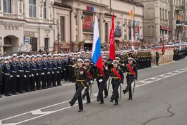Binh sỹ tham gia Lễ duyệt binh kỷ niệm Ngày Chiến thắng trên Quảng trường Đỏ ở Thủ đô Moskva (Nga), ngày 9/5/2024. (Ảnh: THX/TTXVN)