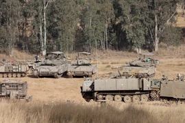 Xe quân sự của Israel được triển khai gần Kibbutz Reim, miền Nam nước này ngày 9/5/2024. (Ảnh: THX/TTXVN)