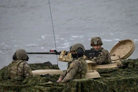 Tổng thống Mỹ Joe Biden đã cho phép cung cấp cho Ukraine các thiết bị và dịch vụ quốc phòng, cũng như hỗ trợ đào tạo quân sự. (Ảnh: AFP/TTXVN)