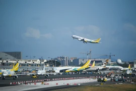 Máy bay cất cánh từ sân bay quốc tế Ninoy Aquino ở Manila (Philippines), ngày 3/4/2024. (Ảnh: AFP/TTXVN)