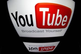 Biểu tượng YouTube trên màn hình máy tính. (Ảnh: AFP/TTXVN)