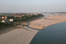 Một khu vực ven sông Đà. (Ảnh: Tạ Toàn/TTXVN)