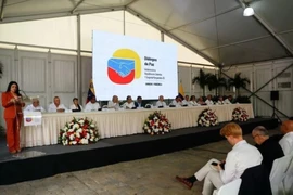Đại diện Chính phủ Colombia và nhóm Segunda Marquetalia tham gia vòng đàm phán tại Caracas (Venezuela) ngày 24/6/2024. (Ảnh: Reuters/TTXVN)