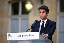 Thủ tướng Pháp Gabriel Attal phát biểu sau khi kết quả sơ bộ cuộc bầu cử Quốc hội Pháp vòng 2 được công bố, tại Paris ngày 7/7/2024. (Ảnh: Reuters/TTXVN)