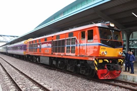 Chuyến tàu khách đầu tiên kết nối hai thủ đô Bangkok và Vientiane. (Ảnh: Xuân Tú/TTXVN)