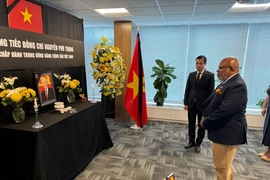 Chủ tịch Đại Hội đồng Liên hợp quốc khóa 78 Dennis Francis viếng Tổng Bí thư Nguyễn Phú Trọng tại trụ sở Phái đoàn thường trực Việt Nam tại Liên hợp quốc. (Ảnh: Quang Huy/TTXVN)