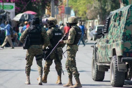 Cảnh sát siết chặt an ninh tại Port-au-Prince (Haiti) hồi tháng Ba năm nay. (Ảnh: AFP/TTXVN)