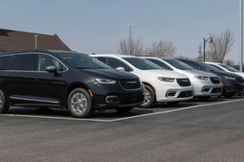 Xe minivan SUV Chrysler Pacifica được trừng bày tại một đại lý ở Indiana (Mỹ). (Nguồn: CNN)