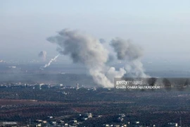 Khói bốc lên trong cuộc giao tranh tại Syria. (Ảnh: IRNA/TTXVN)