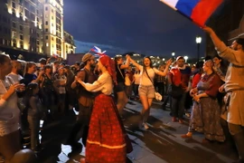 Người dân Nga đổ ra đường mừng chiến thắng tại World Cup 2018