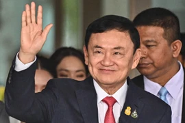 Cựu Thủ tướng Thái Lan Thaksin Shinawatra tại sân bay Don Mueang khi ông trở về Bangkok, ngày 22/8/2023. (Ảnh: AFP/TTXVN)