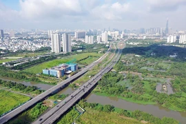 Đường song hành cao tốc Thành phố Hồ Chí Minh-Long Thành-Dầu Giây (bên trái) được đưa vào khai thác. (Ảnh: TTXVN phát)