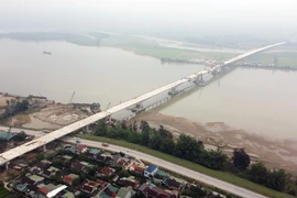 Hợp long cầu Hưng Đức trên tuyến cao tốc Bắc-Nam nối Nghệ An với Hà Tĩnh