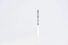 Một vụ phóng vệ tinh của Trung Quốc. (Ảnh: THX/TTXVN)