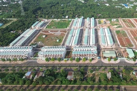 Dự án nhà ở xã hội đang được xây dựng tại thành phố Long Khánh (Đồng Nai). (Ảnh: Công Phong/TTXVN)