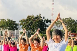 Gần 1.000 người đồng diễn Yoga tại Bà Rịa-Vũng Tàu