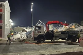 Hiện trường vụ sập tòa nhà đang thi công ở thành phố George, tỉnh Western Cape, Nam Phi ngày 6/5/2024. (Ảnh: AFP/TTXVN)