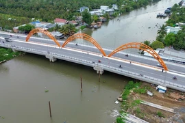 Cầu Tây Đô bắc qua sông Cần Thơ có vốn đầu tư hơn 225 tỷ đồng. (Ảnh: Thanh Liêm/TTXVN)