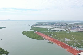 Khu vực triển khai dự án Bến cảng tổng hợp Vạn Ninh nhìn từ trên cao. (Ảnh: Thanh Vân/TTXVN)