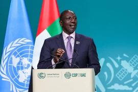 Tổng thống Kenya William Ruto phát biểu tại Hội nghị COP28 ở Dubai, UAE, ngày 1/12/2023. (Ảnh: AFP/TTXVN)