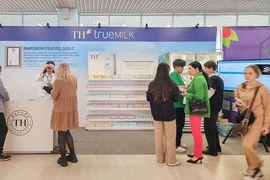 Khu vực gian hàng giới thiệu sản phẩm của Tập đoàn TH tại Global Expo Vladivostok 2024 thu hút nhiều khách hàng tham quan, trải nghiệm sản phẩm. (Ảnh: An Lâm)