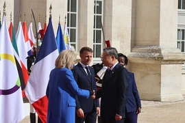 Tổng thống Cộng hòa Pháp Emmanuel Macron và Tổng Thư ký Pháp ngữ Louise Mushikiwabo đón Tổng Bí thư, Chủ tịch nước Tô Lâm. (Ảnh: Trí Dũng/TTXVN)