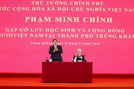 Thủ tướng Phạm Minh Chính tại cuộc gặp lưu học sinh và cộng đồng người Việt Nam tại thành phố Trùng Khánh, Trung Quốc. (Ảnh: Dương Giang/TTXVN)