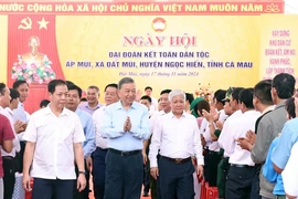 Ngày 17/11/2024, Tổng Bí thư Tô Lâm dự Ngày hội Đại đoàn kết toàn dân tộc tại ấp Mũi, xã Đất Mũi, huyện Ngọc Hiển, Cà Mau. (Ảnh: Thống Nhất/TTXVN)