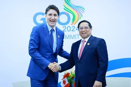 Thủ tướng Phạm Minh Chính gặp Thủ tướng Canada Justin Trudeau. (Ảnh: Dương Giang/TTXVN)