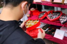 Chocolate là món quà truyền thống không thể thiếu trong ngày Valentine. (Ảnh: Tuấn Đức/TTXVN)