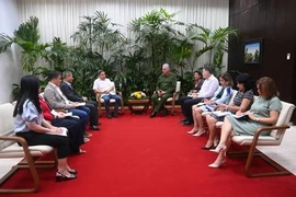 Chủ tịch Cuba Miguel Díaz-Canel tiếp đại diện doanh nghiệp Việt Nam. (Ảnh: Mai Phương/TTXVN)