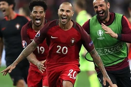 Niềm vui của các cầu thủ Bồ Đào Nha sau khi giành vé vào bán kết. (Nguồn: Getty Images)