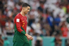 Ronaldo lạc lõng trong trận thắng 'hủy diệt' của Bồ Đào Nha