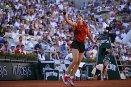 Hạ gục số 2 thế giới, tay vợt Séc lần đầu vào chung kết Roland Garros