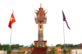 Công trình Tượng đài Hữu nghị Việt Nam-Campuchia tại tỉnh Svay Rieng. (Ảnh: Hoàng Minh/TTXVN)