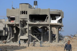 Tòa nhà bị phá hủy sau cuộc không kích tại Khan Younis, Dải Gaza, ngày 28/2/2024. (Ảnh: THX/TTXVN)