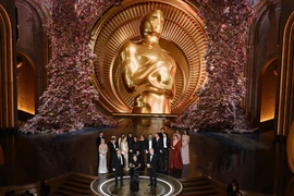 Hình ảnh đáng nhớ trên bục vinh danh tại Lễ trao giải Oscar
