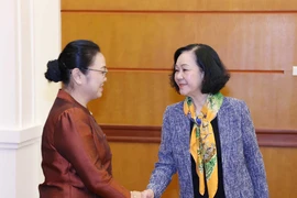 Thường trực Ban Bí thư Trương Thị Mai tiếp Đại sứ Lào tại Việt Nam Khamphao Ernthavanh. (Ảnh: Phương Hoa/TTXVN)