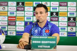 HLV Diego Giustozzi tại buổi họp báo trước trận đấu. (Nguồn: VFF)