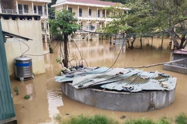 Một góc trường THCS xã Tạ Khoa, huyện Bắc Yên, tỉnh Sơn La bị ngập nước. (Ảnh: TTXVN phát)