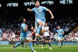 Cận cảnh Man City thắng 'hủy diệt' 4-0, leo lên ngôi đầu Premier League